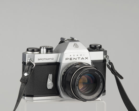 Pentax Spotmatic SP II avec objectif SMC Takumar 55mm f1.8 + étui en cuir // modifié pour les batteries modernes