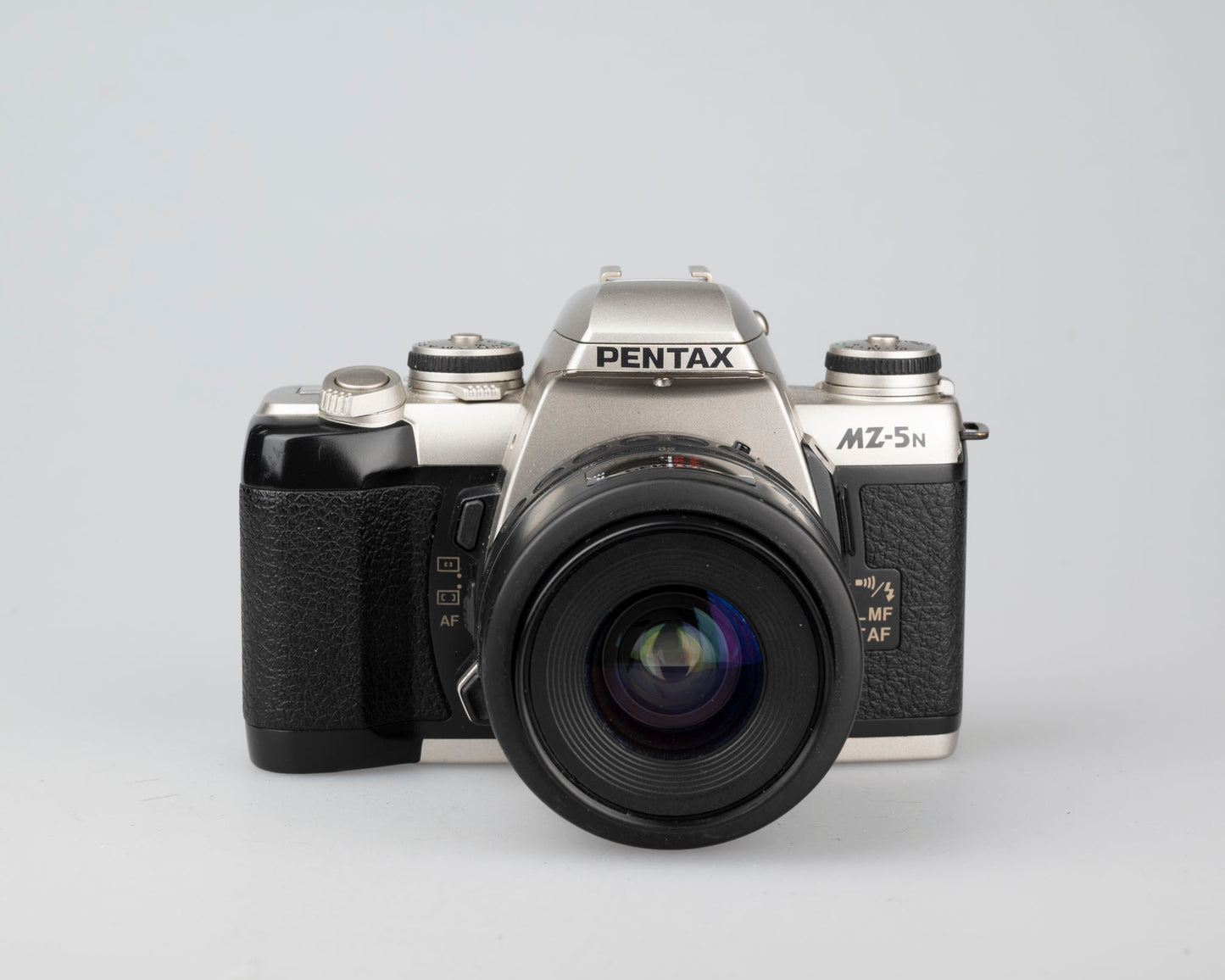 Pentax MZ-5N Reflex 35 mm avec objectif SMC Pentax-F 28-80 mm (série 8759432)