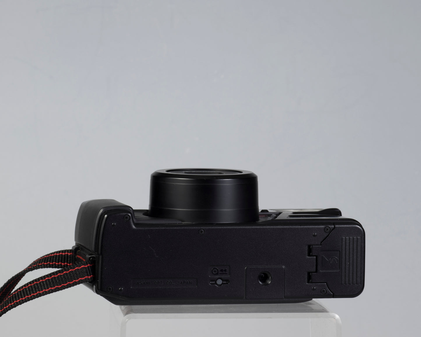Pentax Zoom-70 Date (IQZoom) 35mm camera w/case (serial 578125)