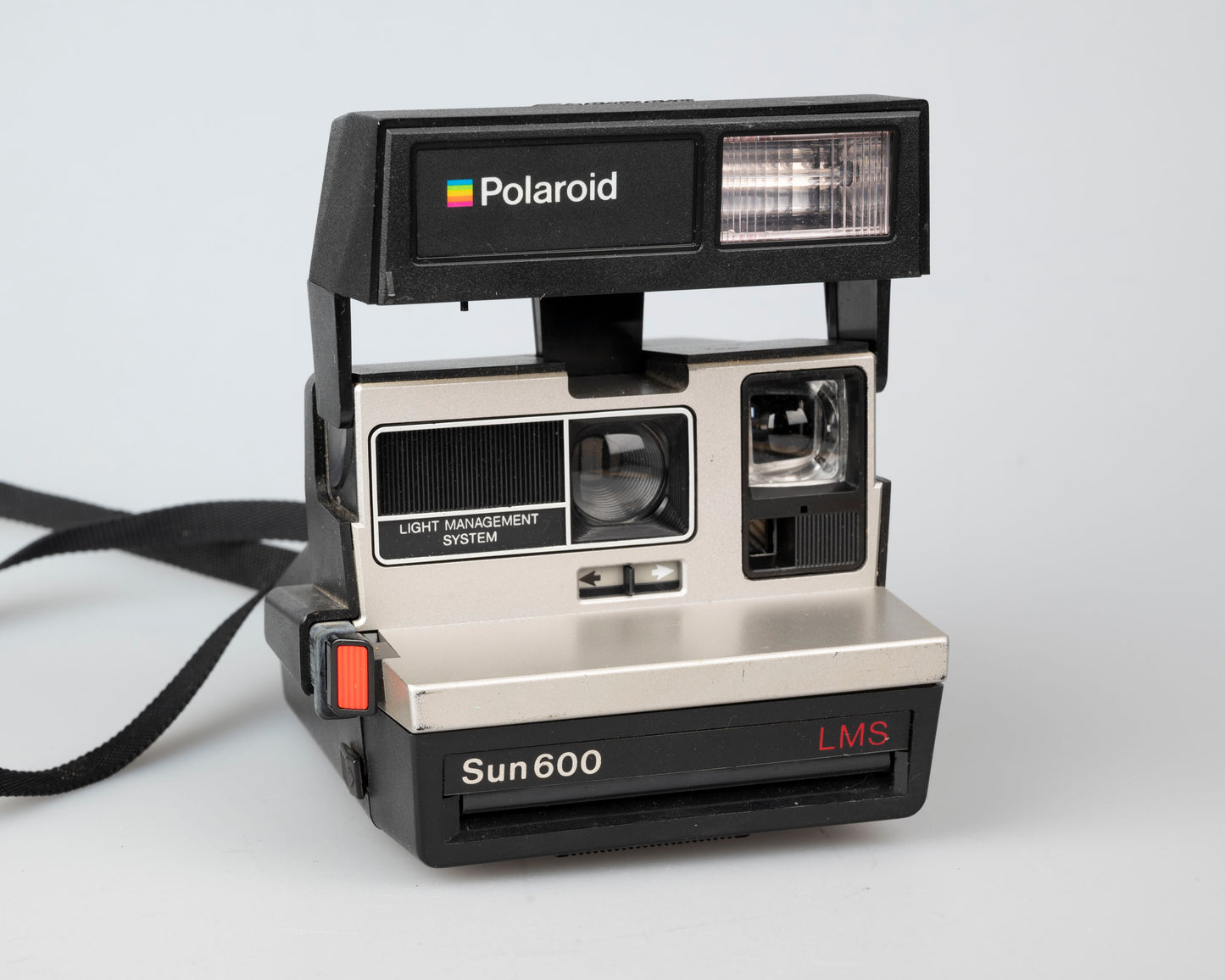 Polaroid Sun 600 LMS instant film camera (serial D7P25972NG)