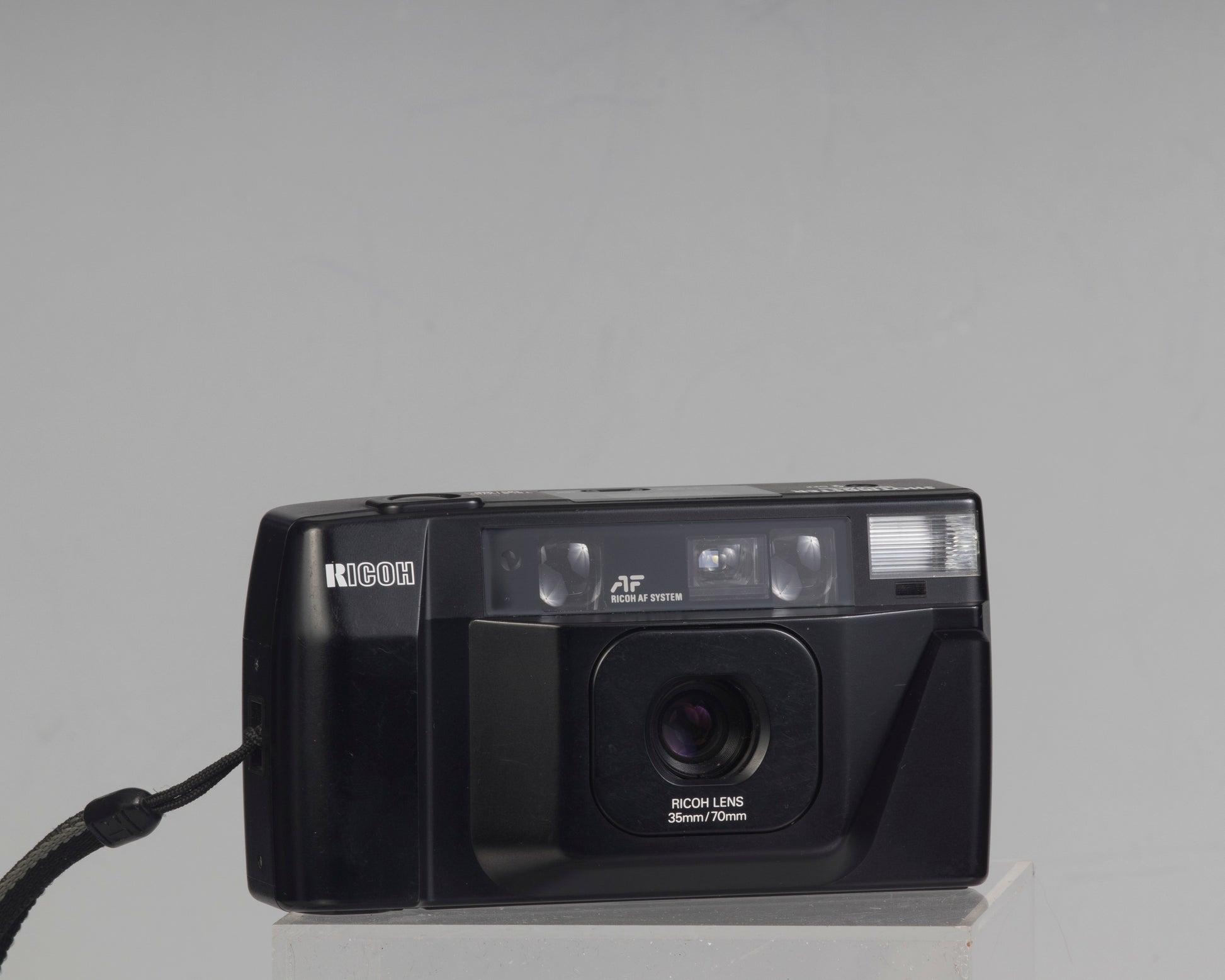 The Ricoh Shotmaster Dual is a twin-lens 35mm point-and-shoot from circa 1989