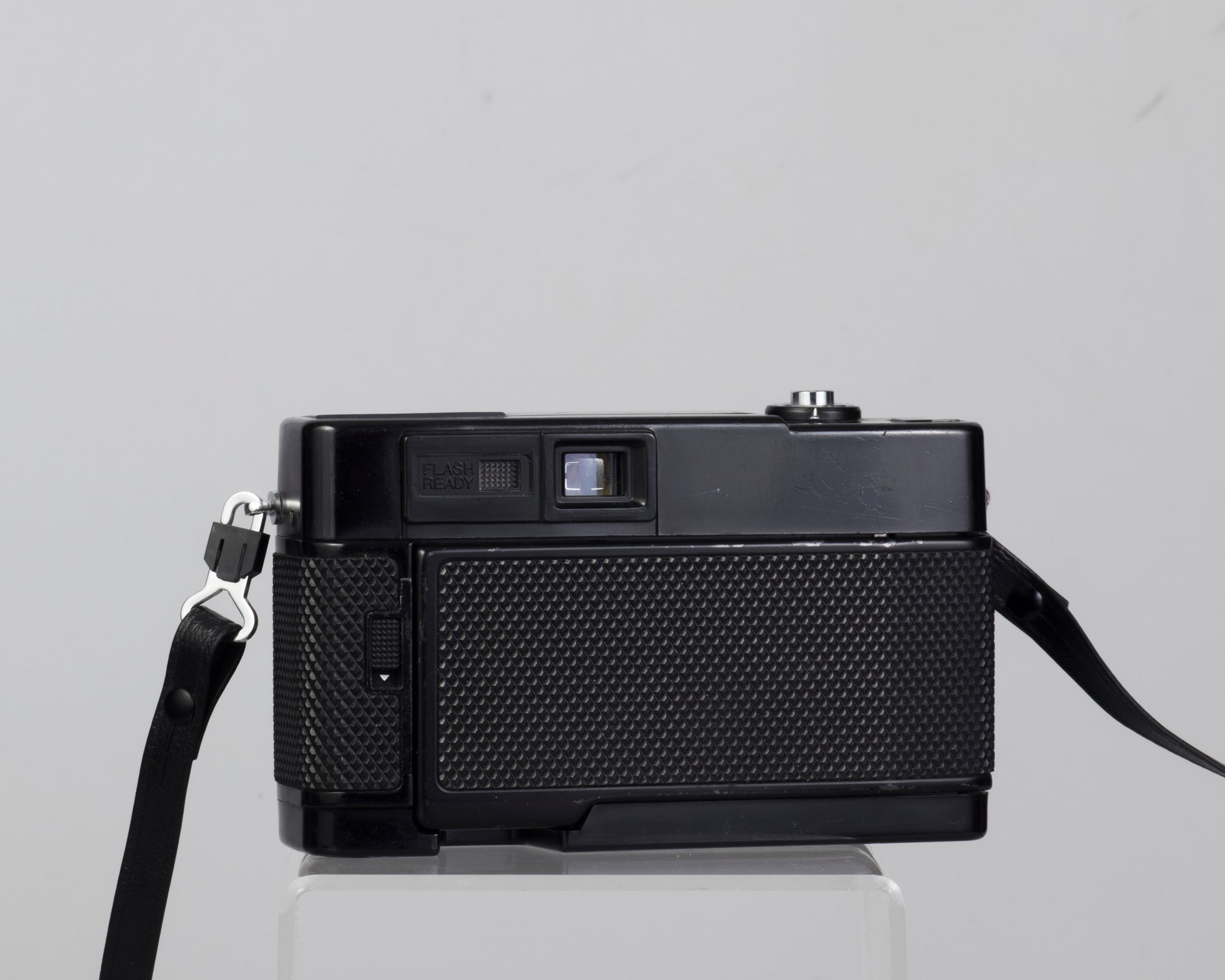 The Sears (Halina) MW35E is a simple zone focus 35mm camera (back view)
