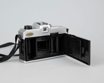 Silver LS-001 Optical Color Lens focus free 35mm camera w/ case