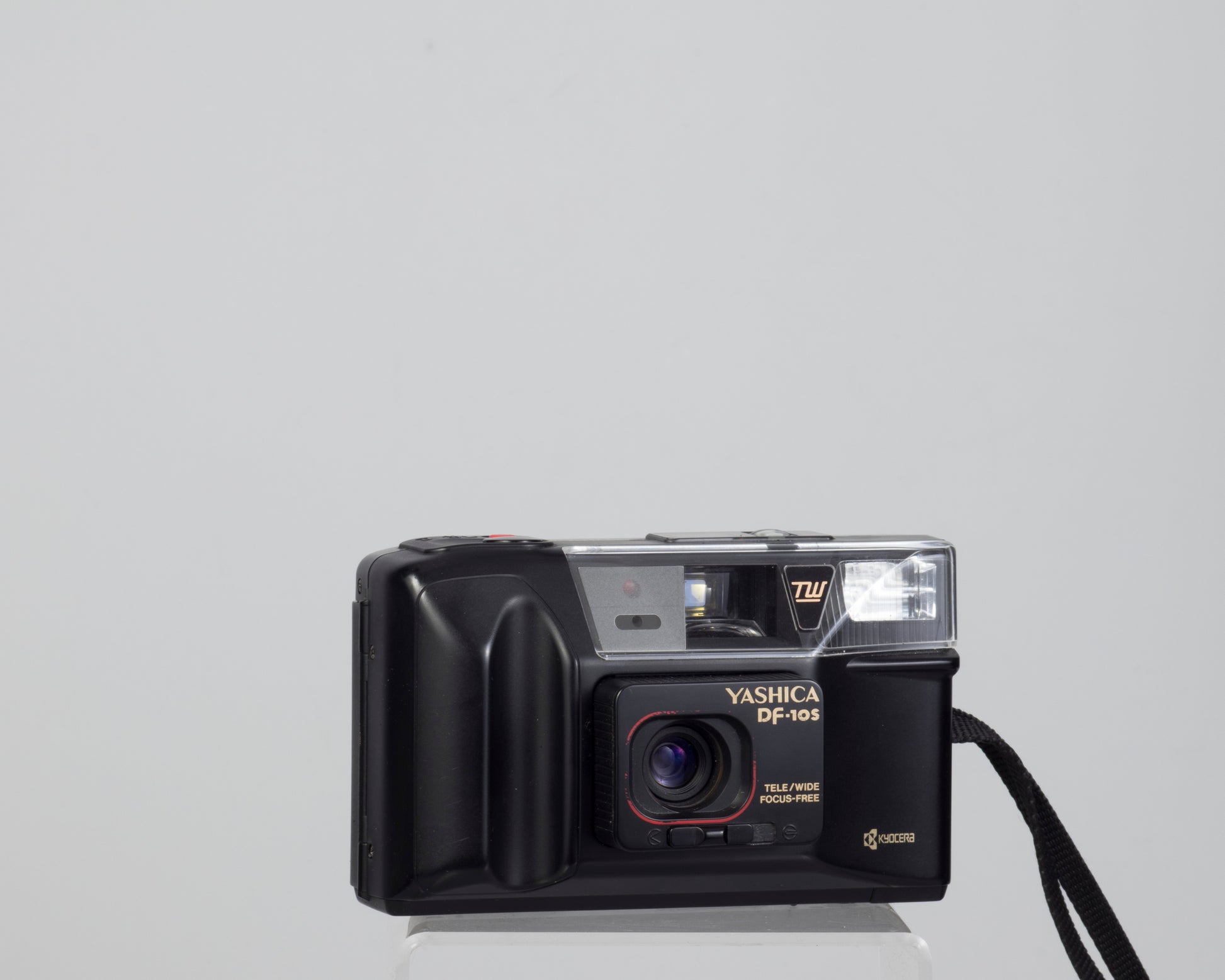 The Yashica DF-10S is a twin-lens 35mm point-and-shoot from the late 1980s