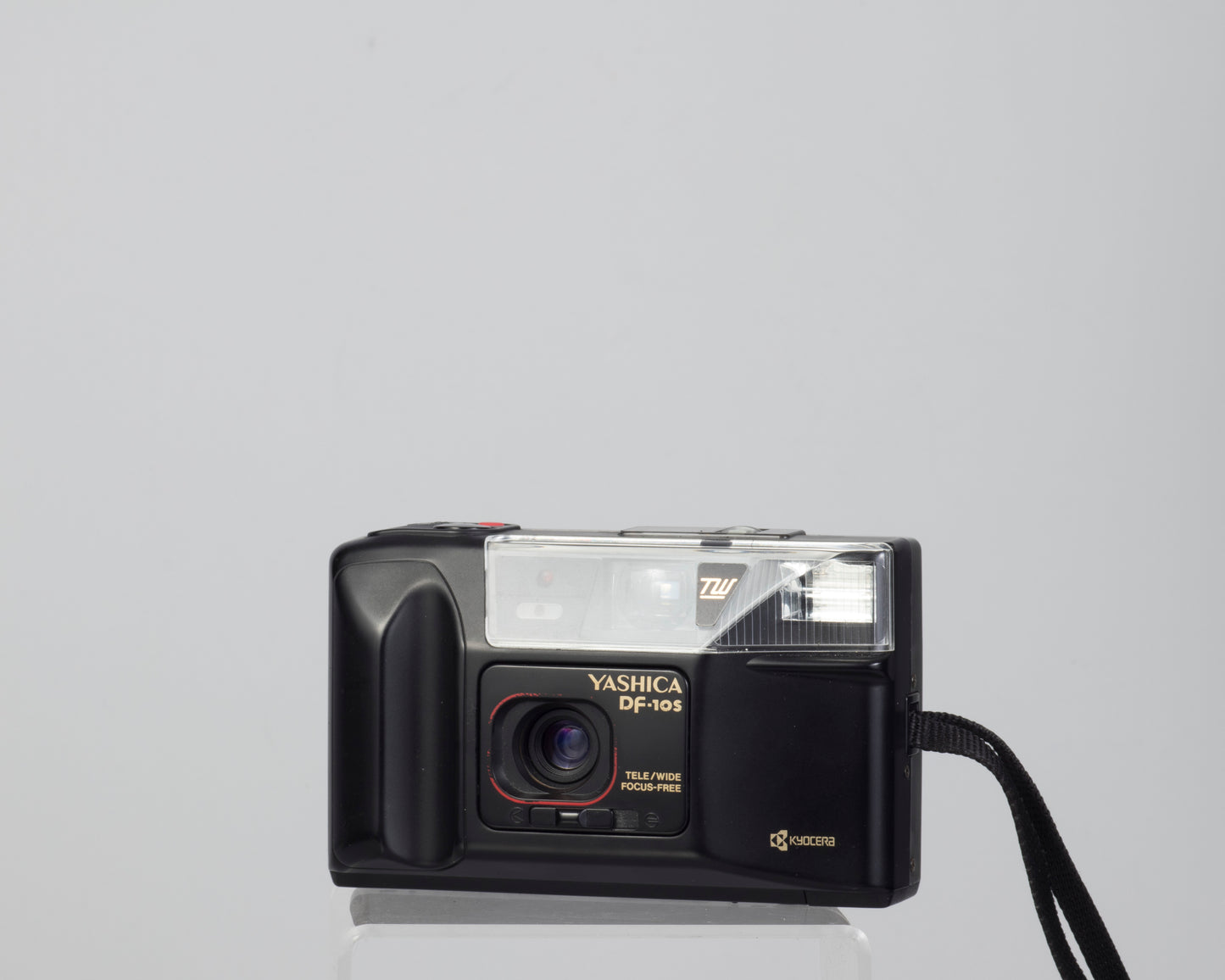 Yashica DF-10S 35mm film camera w/ case (serial 225490)